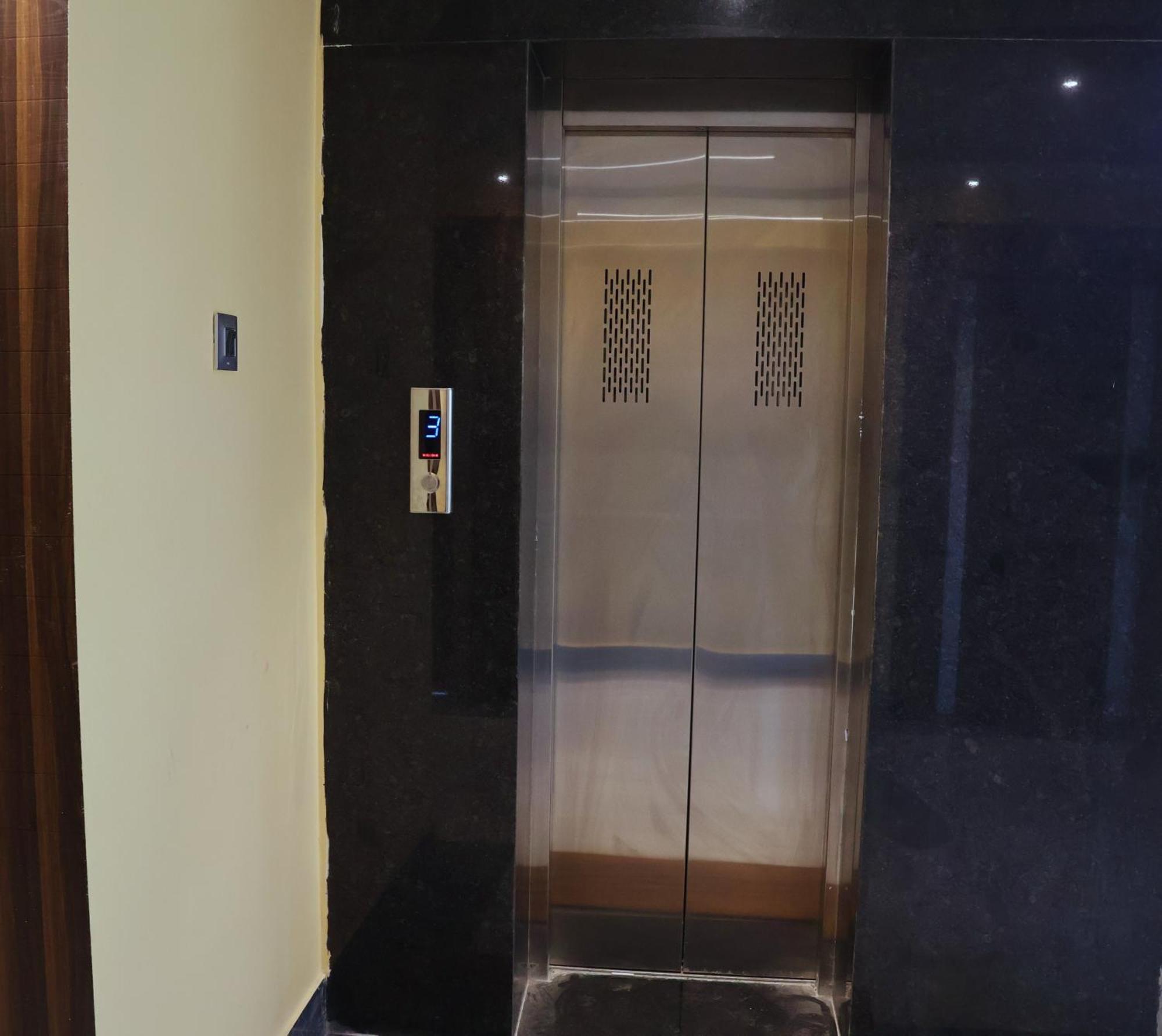Hotel Aarohi Tarapith Dış mekan fotoğraf