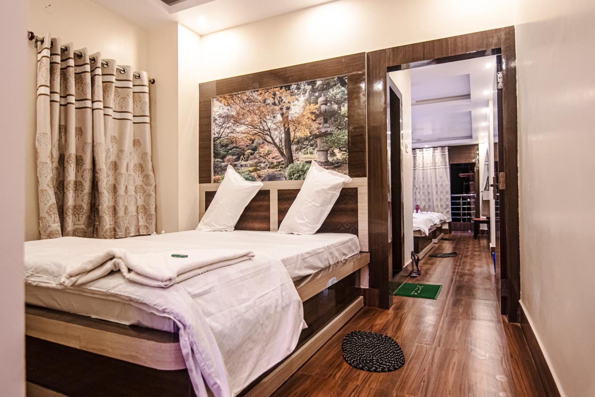 Hotel Aarohi Tarapith Dış mekan fotoğraf